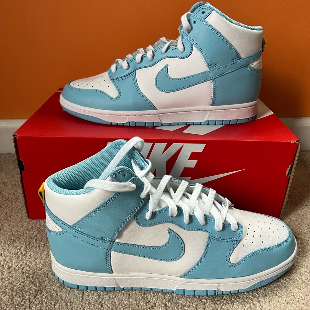 Nike Dunk High UNC